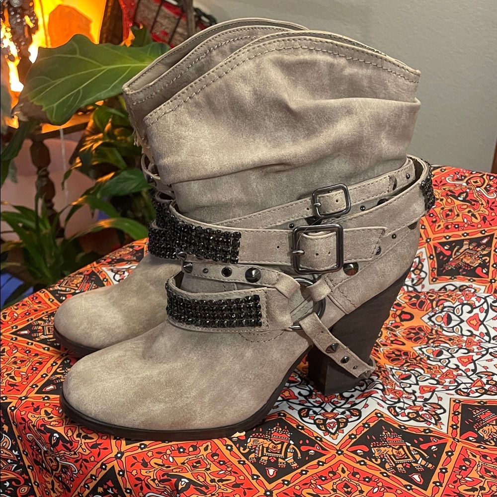 Stylish Gray Ankle Boots with Studded Straps